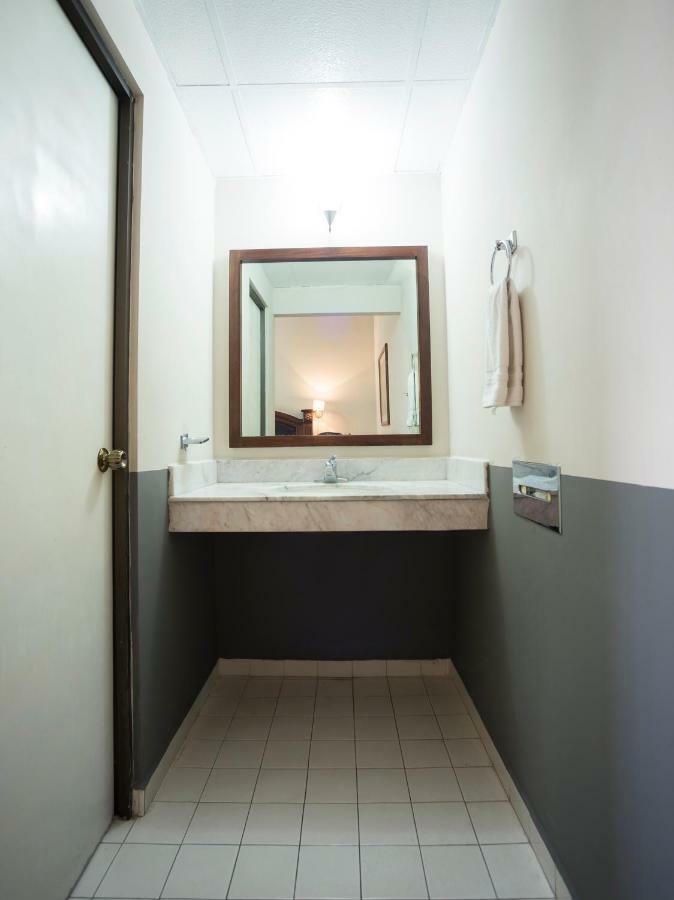 Capital O 88 Inn San Nicolas de los Garza Bagian luar foto
