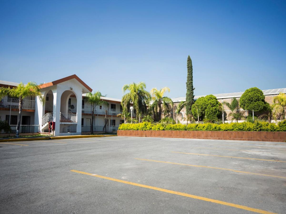 Capital O 88 Inn San Nicolas de los Garza Bagian luar foto